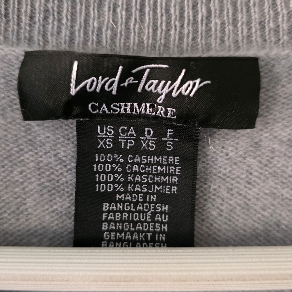 NWOT Lord & Taylor XS Quiet Luxury Modern Contemporary Cashmere V Neck Sweater - Picture 3 of 11